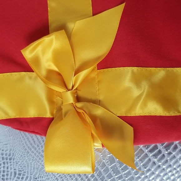 PET MERRY CHRISTMAS PRESENT T-SHIRT, HOODIE IN RED - Picture 7 of 8